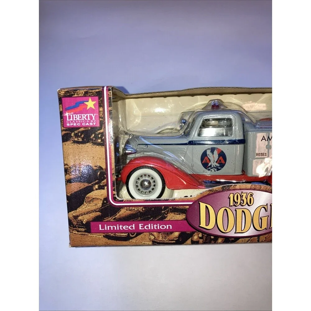 American Airlines LIBERTY CLASSICS 1936 DODGE TANKER TRUCK 1:28 SPECCAST DIECAST